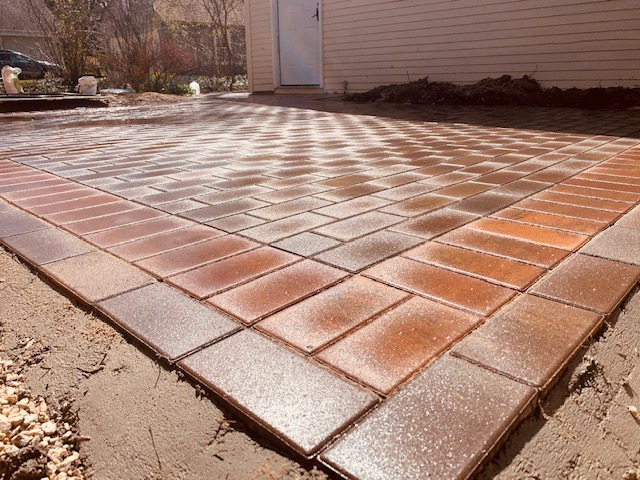 Multicolor paver patio 