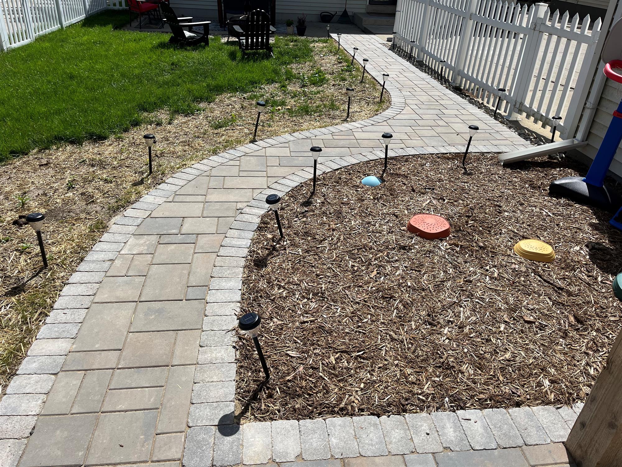 Gracefully Curved Stone Pathway for Your Garden