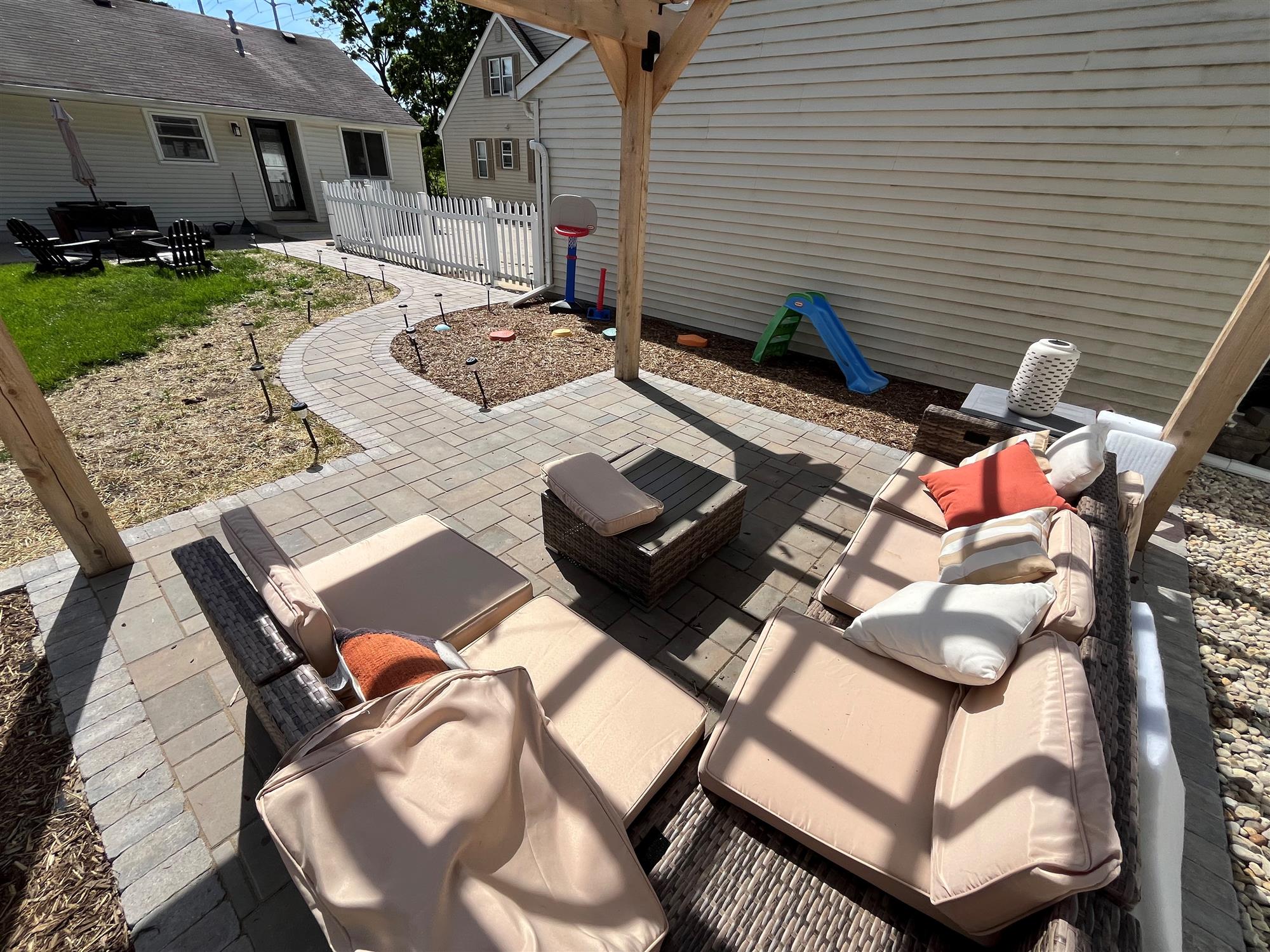 Modern Patio with Sleek Pergola and Contemporary Furniture