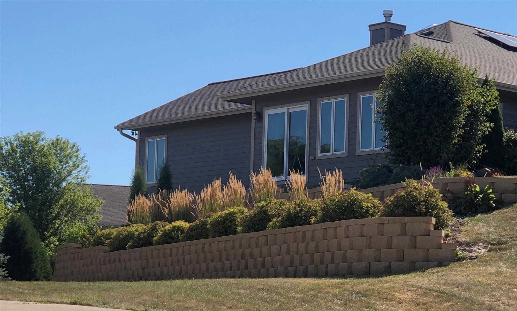 Outdoor stone retaining walls 